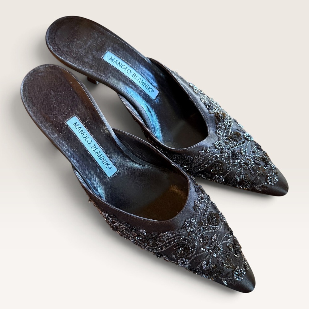 Manolo Blahnik Brown Beaded Satin Mules 38.5 Pointed Toe Kitten Heel Italy